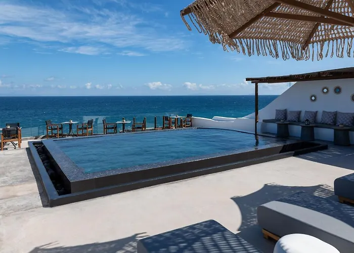 Almyra Oia Suites